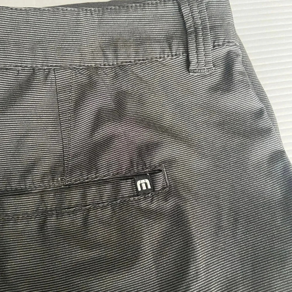 Travis Mathew Shorts Mens Size 38 Chino Flat Front Grey Striped Golf Casual - Picture 9 of 16